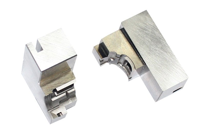 High-tolerance mold component for medical device manufacturing