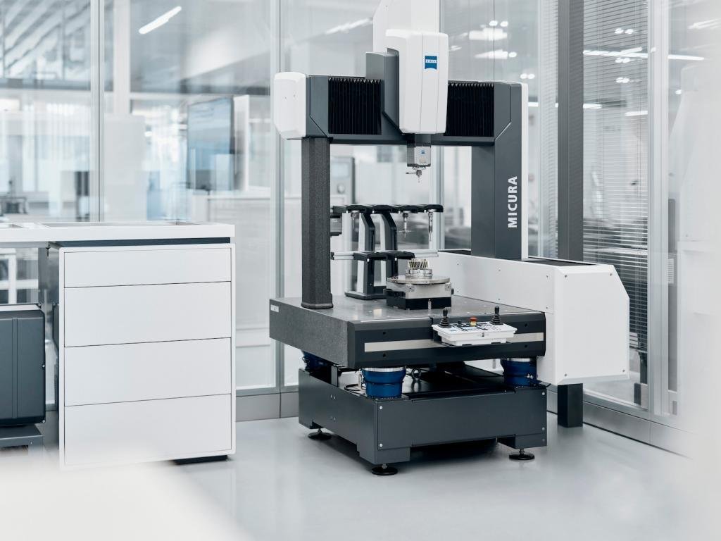 ZEISS MICURA CMM & Nikon Microscope Metrology to 0.7 µm